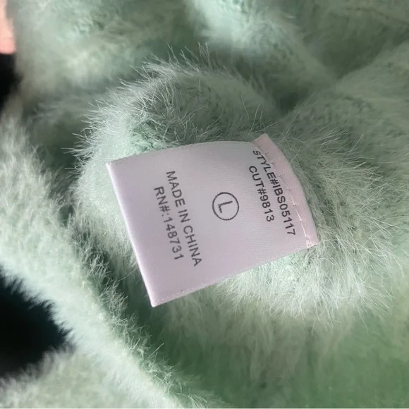 Cropped Fuzzy Cardigan Women’s Large V-Neck 3-Button -Blue Blush - Picture 5 of 7